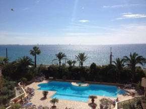 Bord de mer, terrasse, tout à pieds